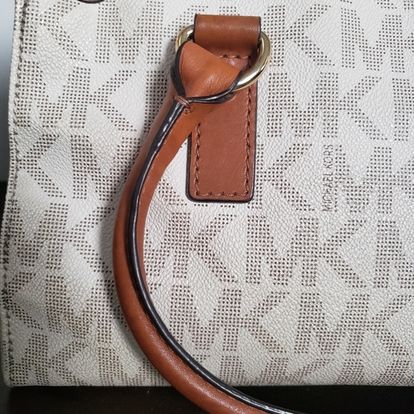 Michael Kors Medium Hamilton Bag - Picture 16 of 16
